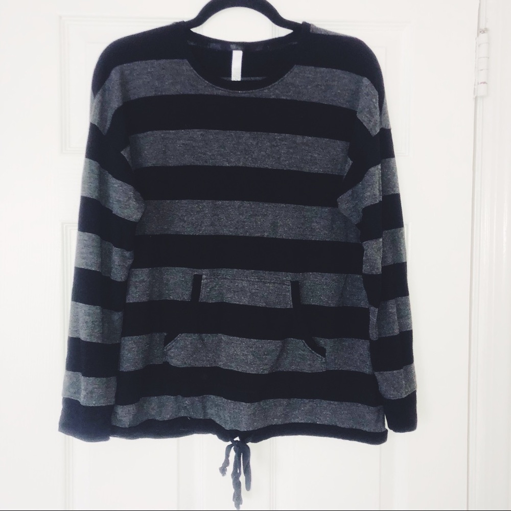 Kensie Striped Sweater w/ Front Pocket Medium
